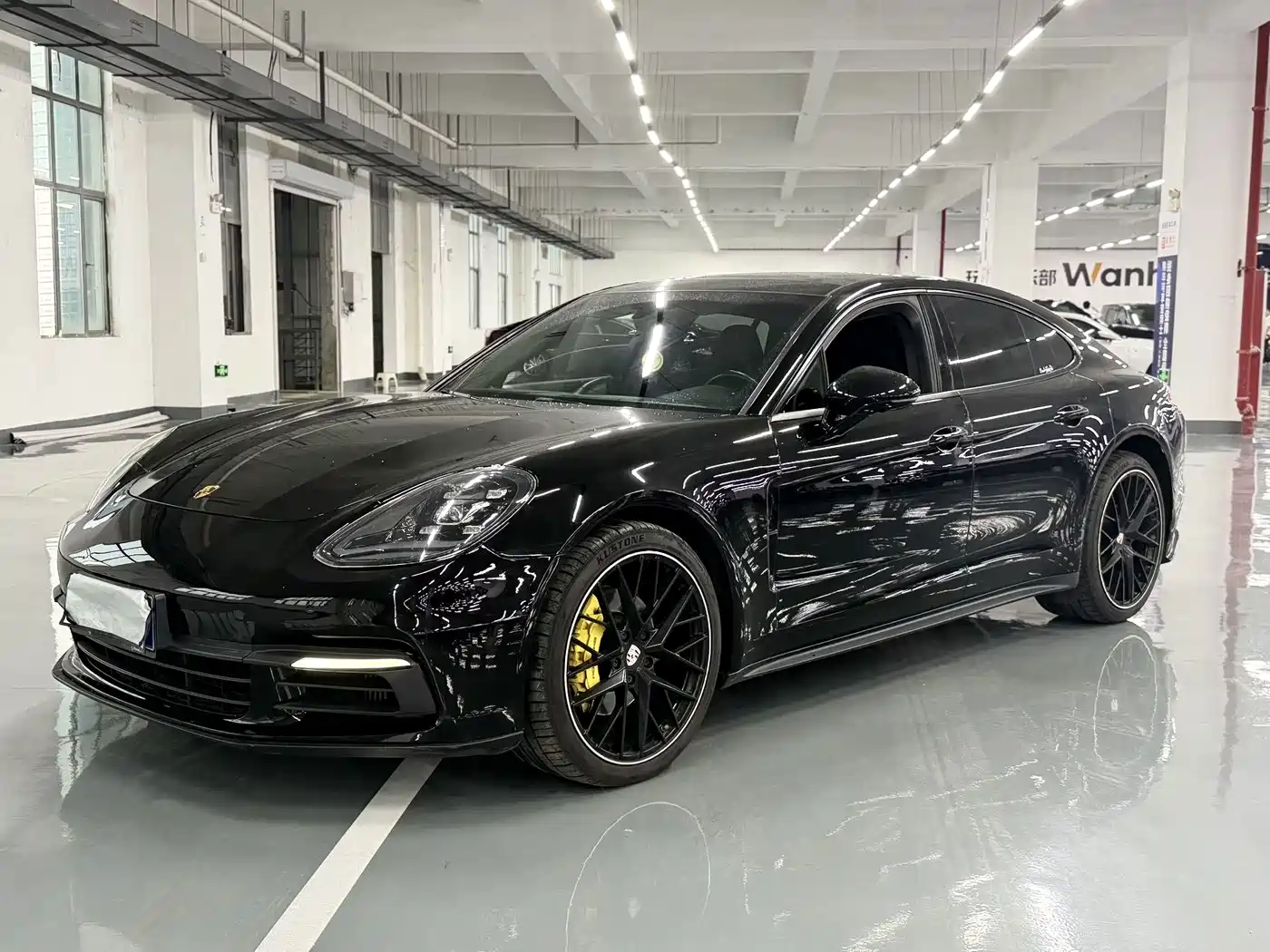 Фото 1 - Porsche Panamera
