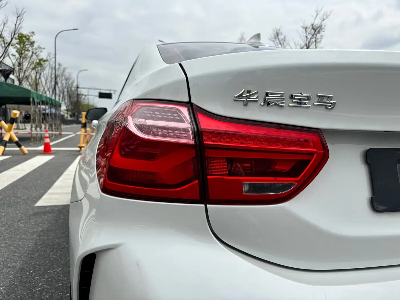 BMW 1 Series 2021 120i M Sport Shadow Edition фото 23
