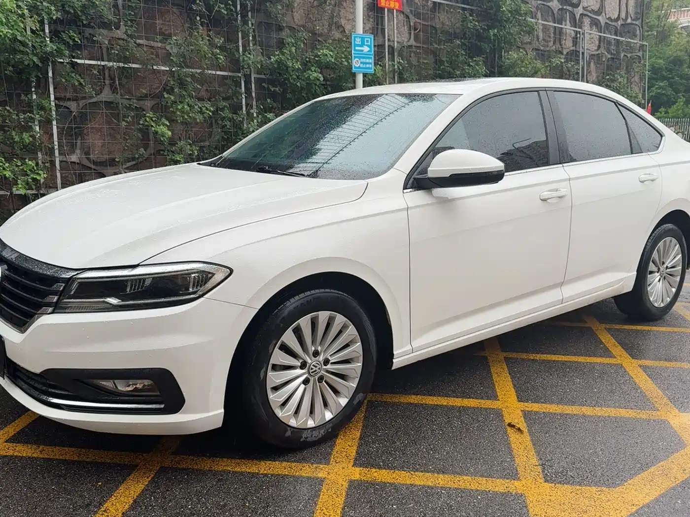 Volkswagen Lavida 2019 1.5L Automatic Comfort Edition China VI фото 3