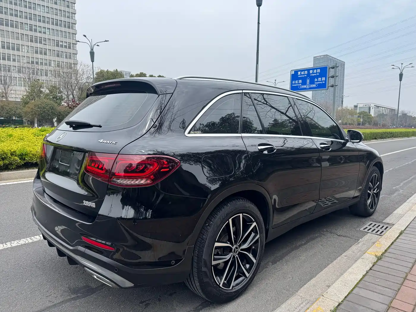 MERCEDES-BENZ GLC