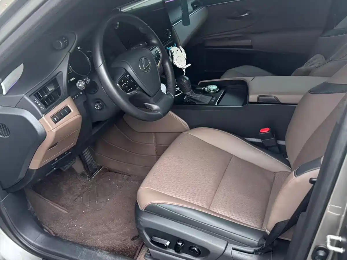 Фото 4 - Lexus ES