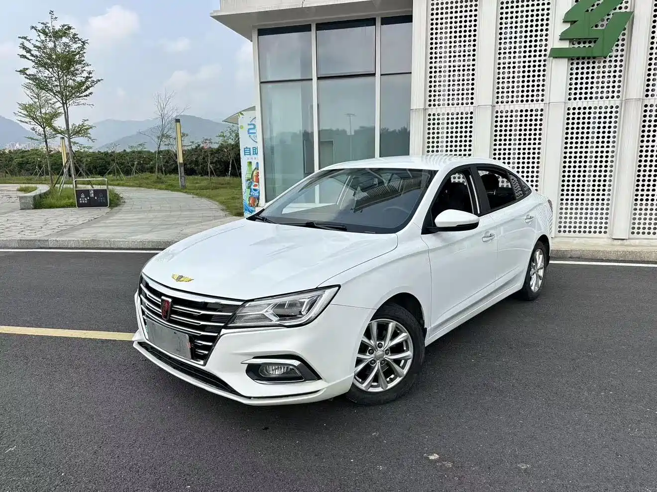 Фото 1 - Roewe i5