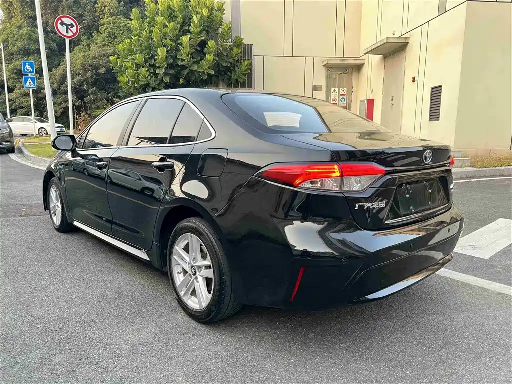 Toyota Levin 2021 Dual Engine 1.8H E-CVT Luxury Edition фото 3