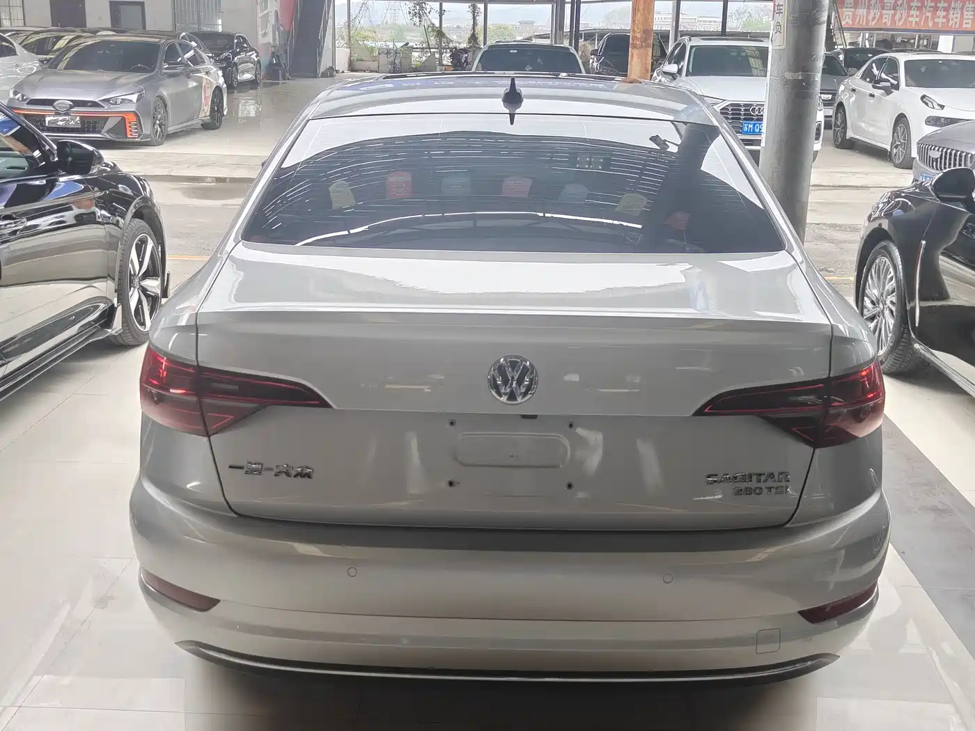 VOLKSWAGEN SAGITAR