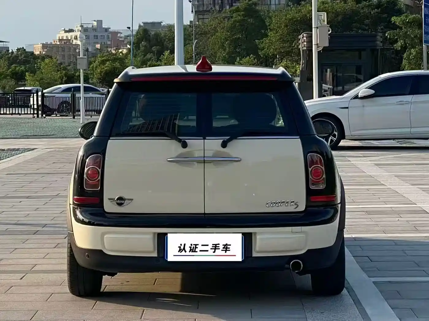 MINI CLUBMAN 2013 2011 1.6L ONE