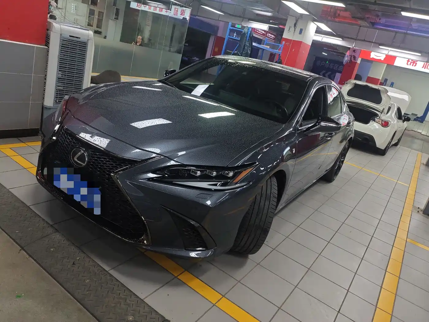 Фото 8 - Lexus ES
