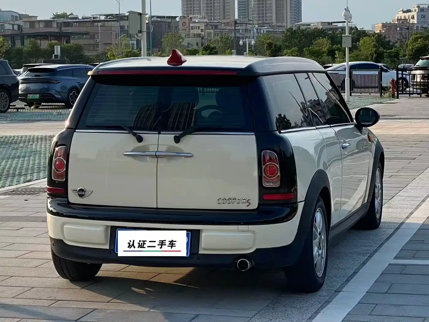 MINI CLUBMAN 2013 2011 1.6L ONE
