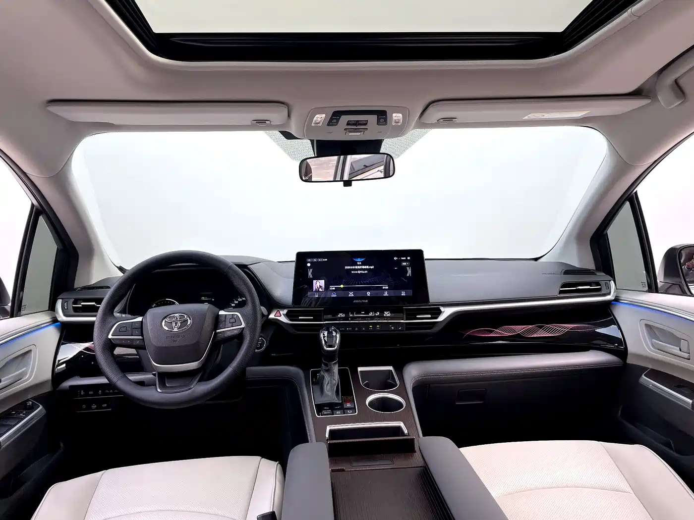 Toyota Granvia 2024 2.5L Hybrid Comfort фото 9