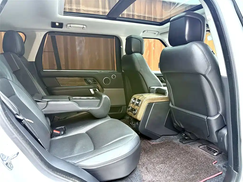 Photo 8 - Land Rover Range Rover