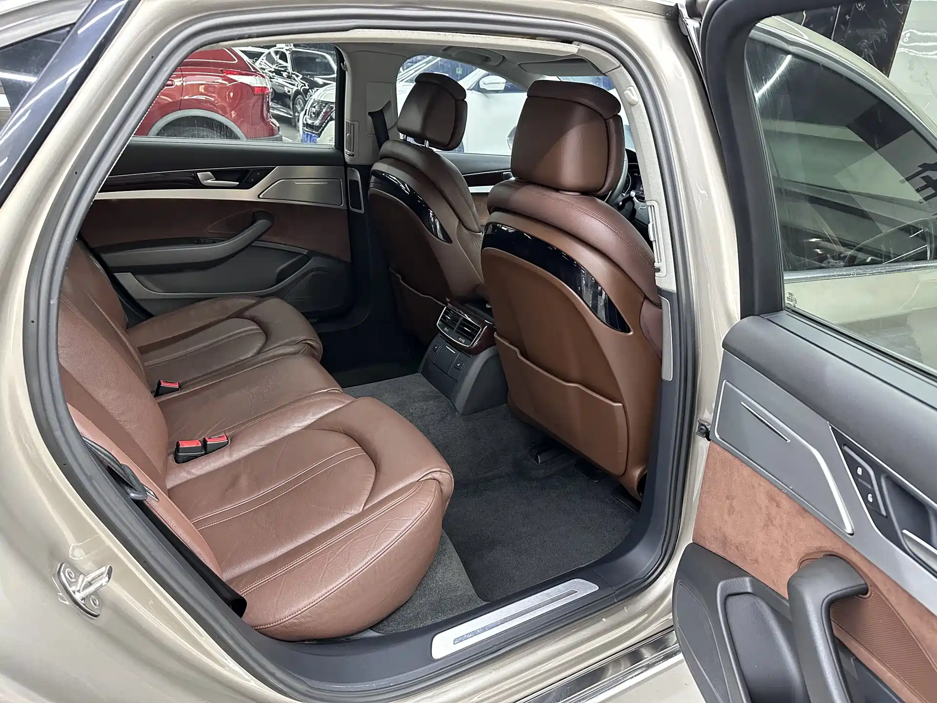 Photo 12 - Audi A8