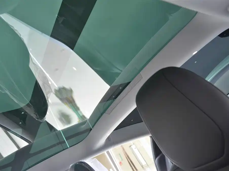Tesla Model 3 2026 2025 Model Year Facelift Rear-Wheel Drive
