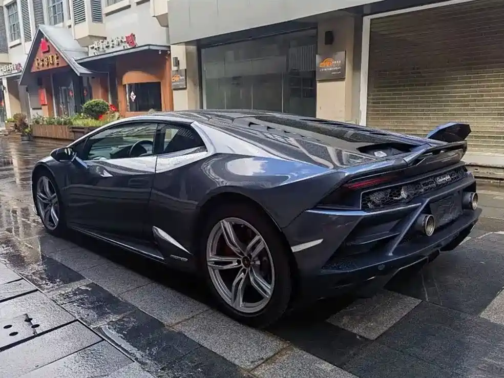 LAMBORGHINI HURACÁN
