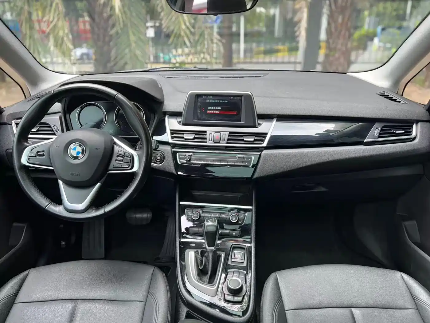 BMW 2 Series Touring 2019 218i Leading фото 13