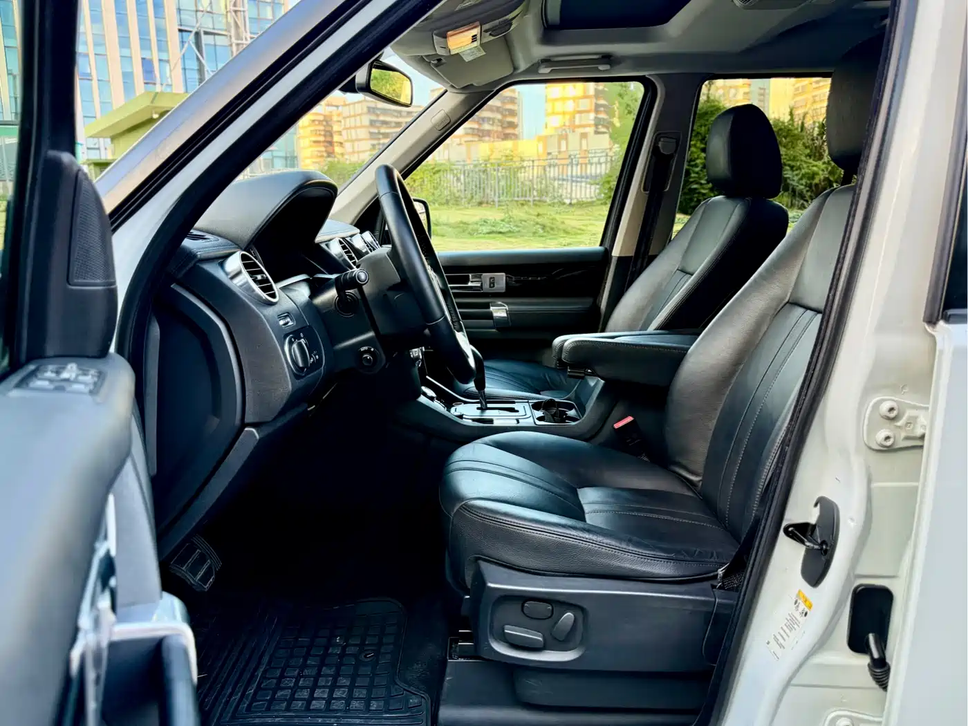 Land Rover Discovery 2011 3.0 SDV6 HSE Diesel фото 7