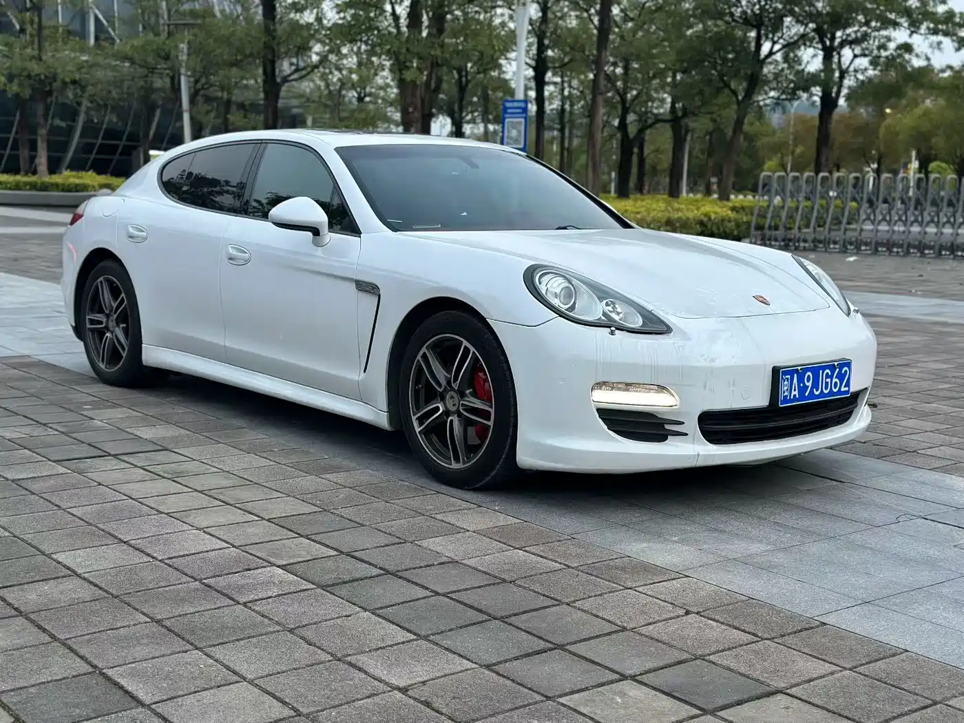 Porsche Panamera 2013 Panamera Platinum Edition 3.6L фото 3