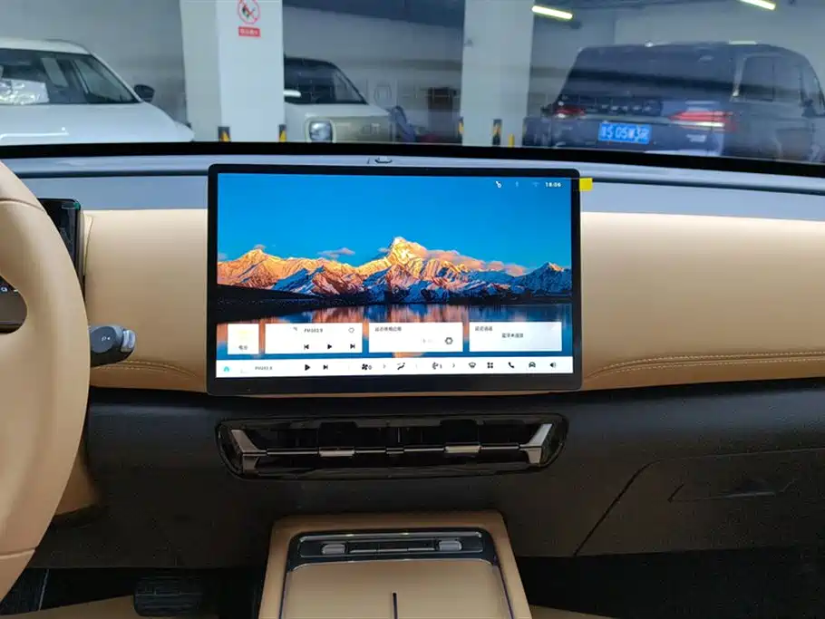 Wuling Motors Starlight 560 NEV 2026 2025 Model Plug-in Hybrid Version 5-seater