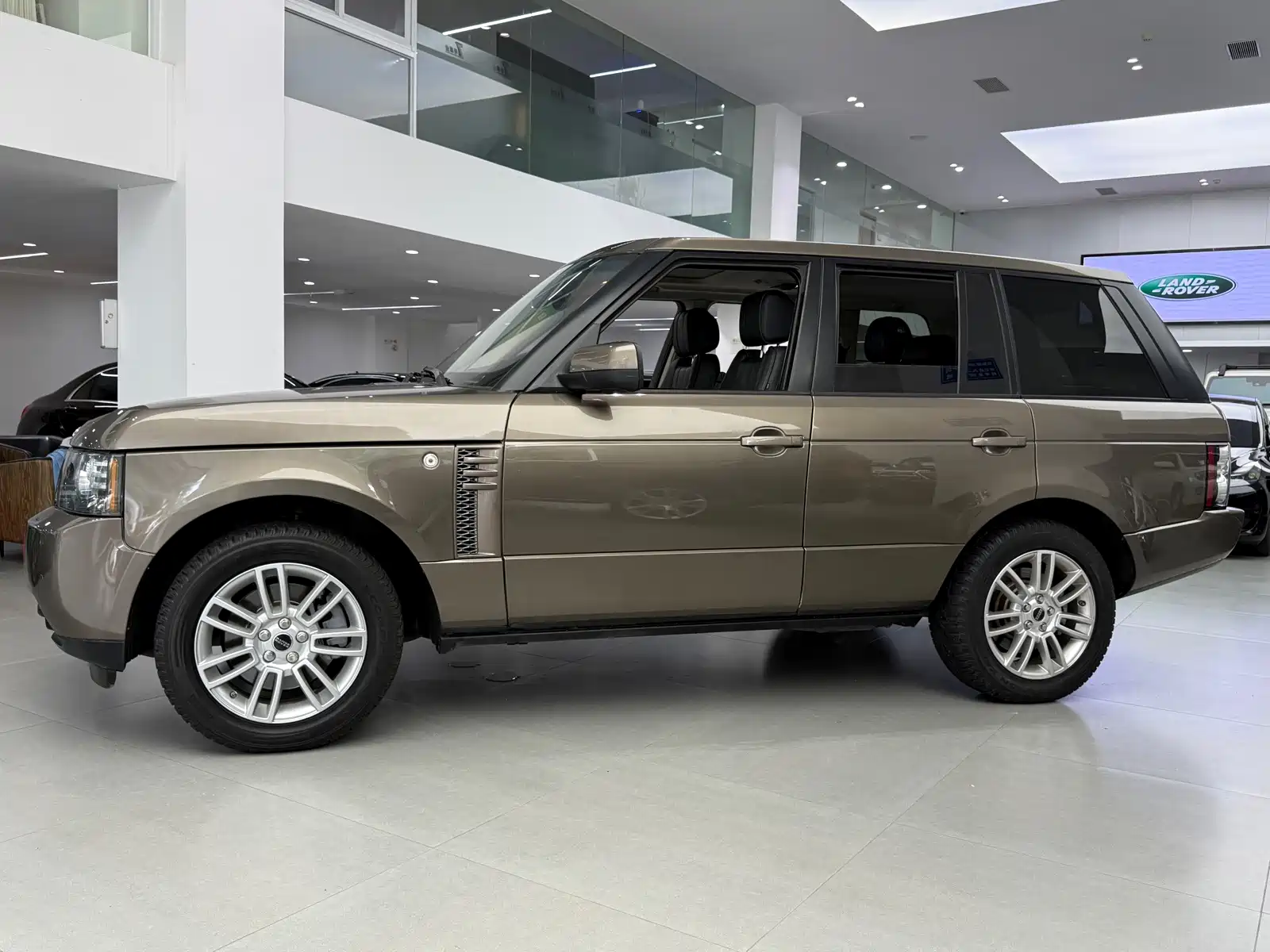Фото 2 - Land Rover Range Rover