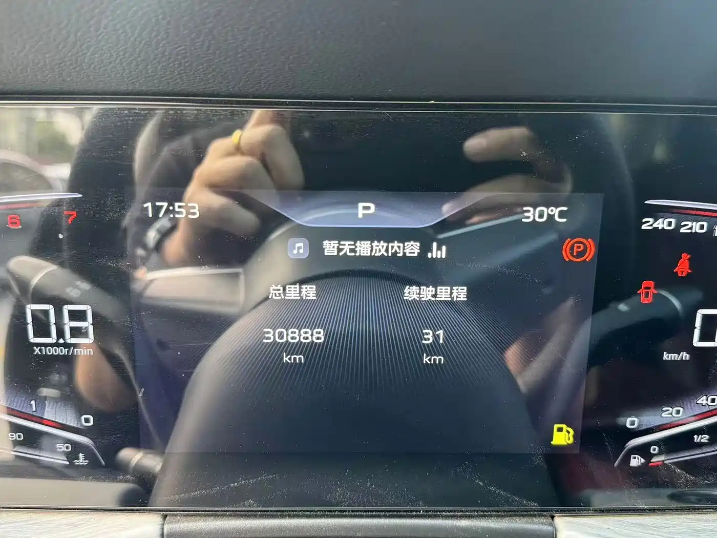 Фото 18 - Hongqi H5