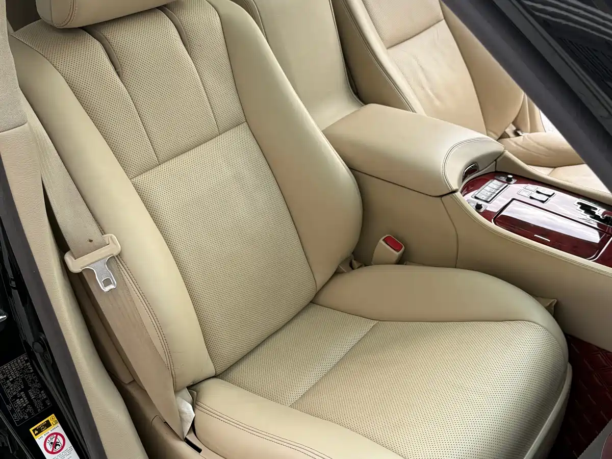 Lexus LS 2010 600hL фото 30
