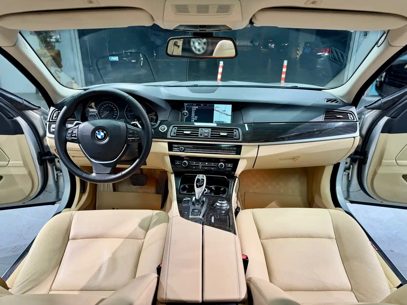 BMW 5 Series 2011 535Li Leading фото 17