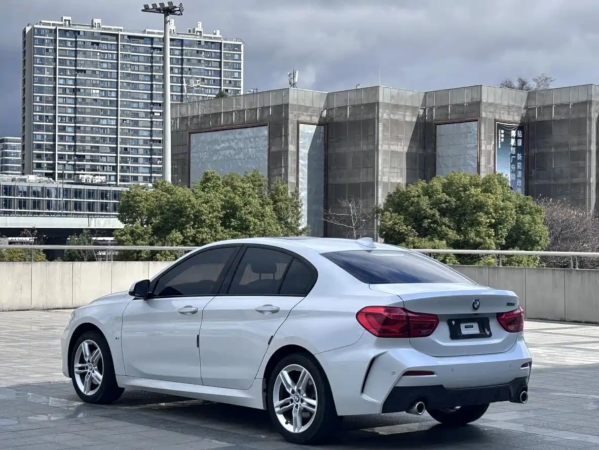 BMW 1 Series 2020 Model 120i M Sport Package фото 7