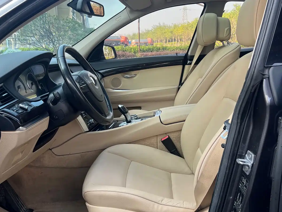 BMW 5 Series GT 2013 535i Elegance фото 8