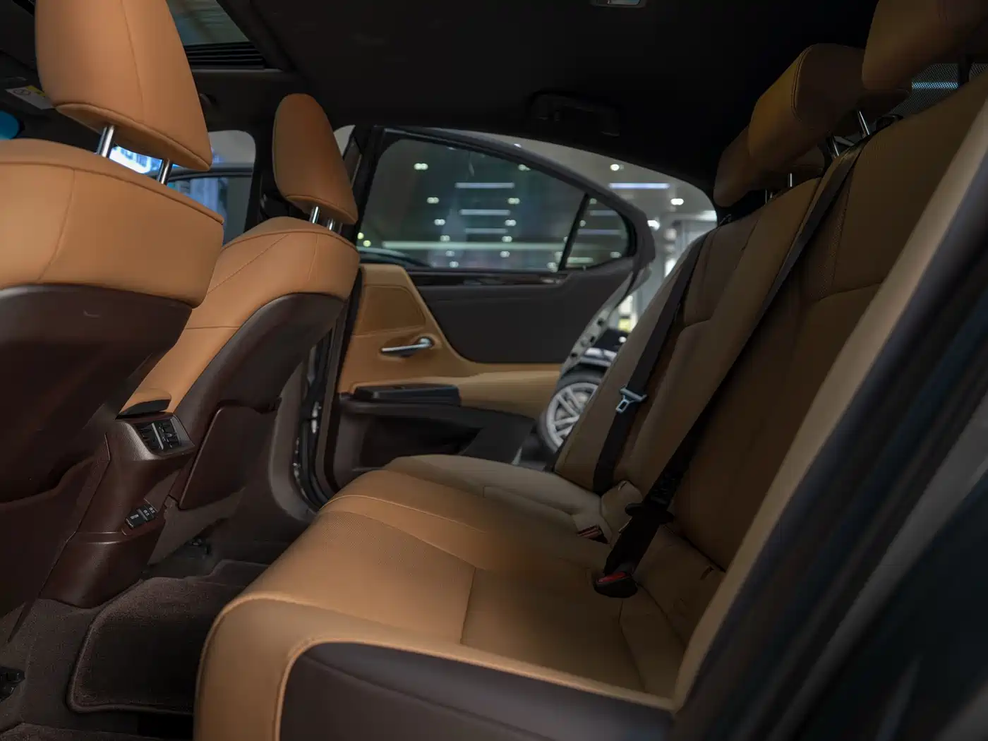 Lexus ES 2020 200 Luxury фото 13