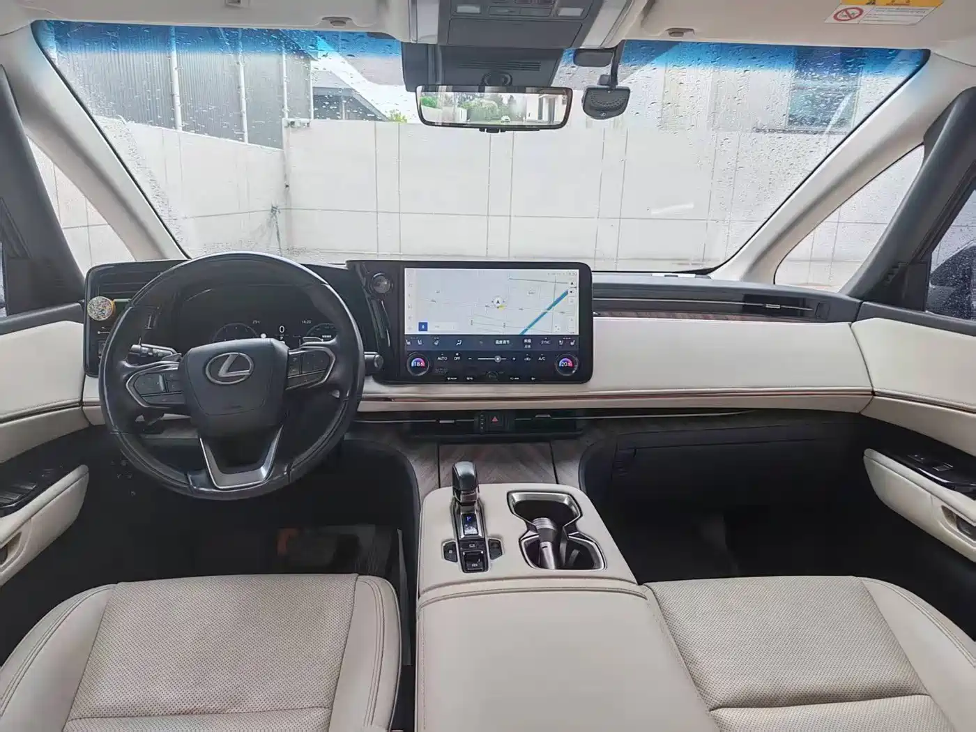 Фото 3 - Lexus LM