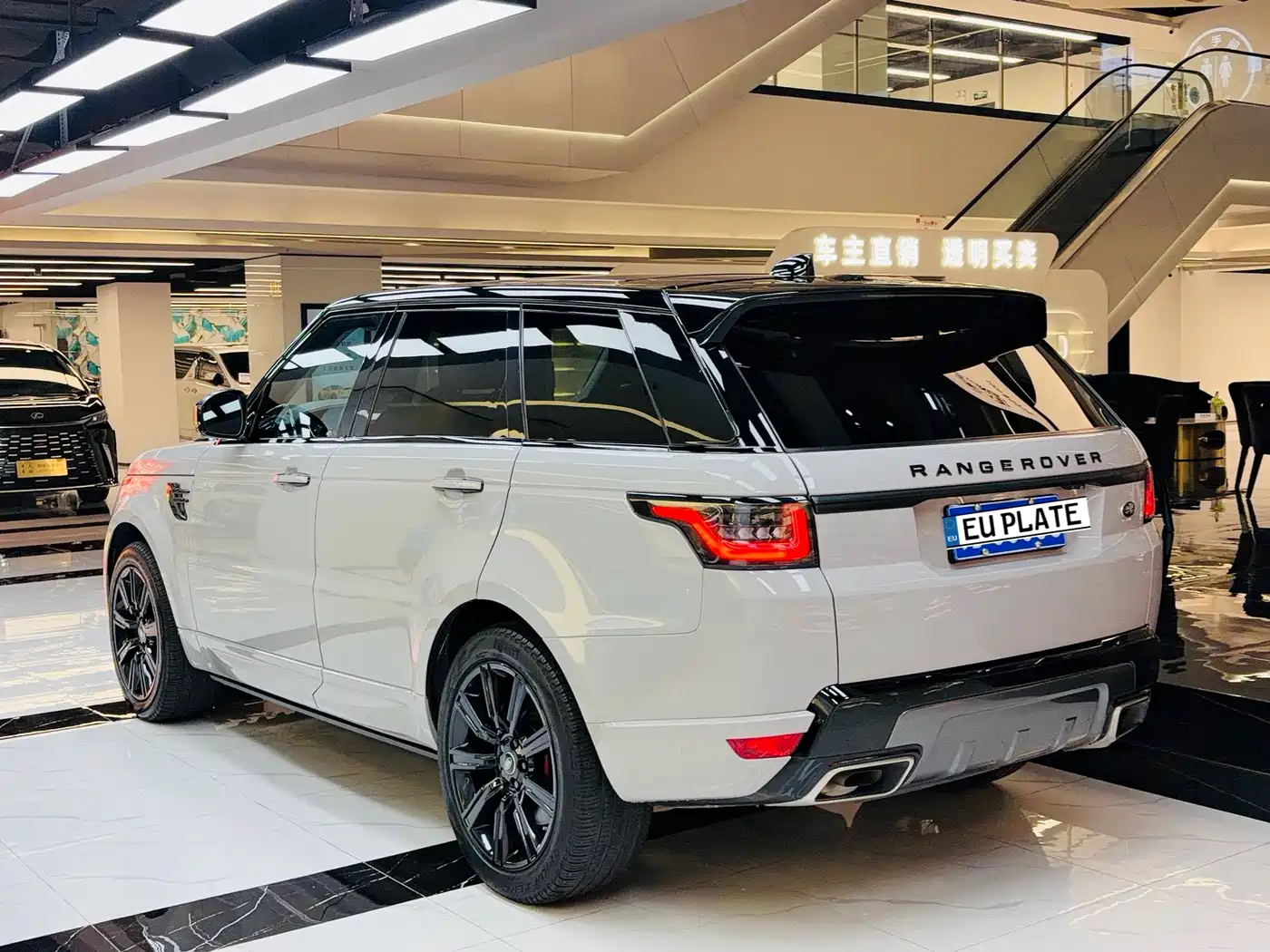 Land Rover Range Rover Sport 2021 3.0 L6 HST фото 3