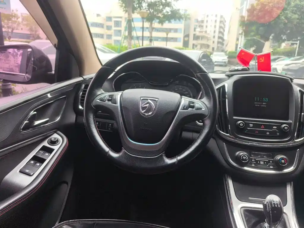 Baojun 560 2015 2015 1.8L Manual Luxury