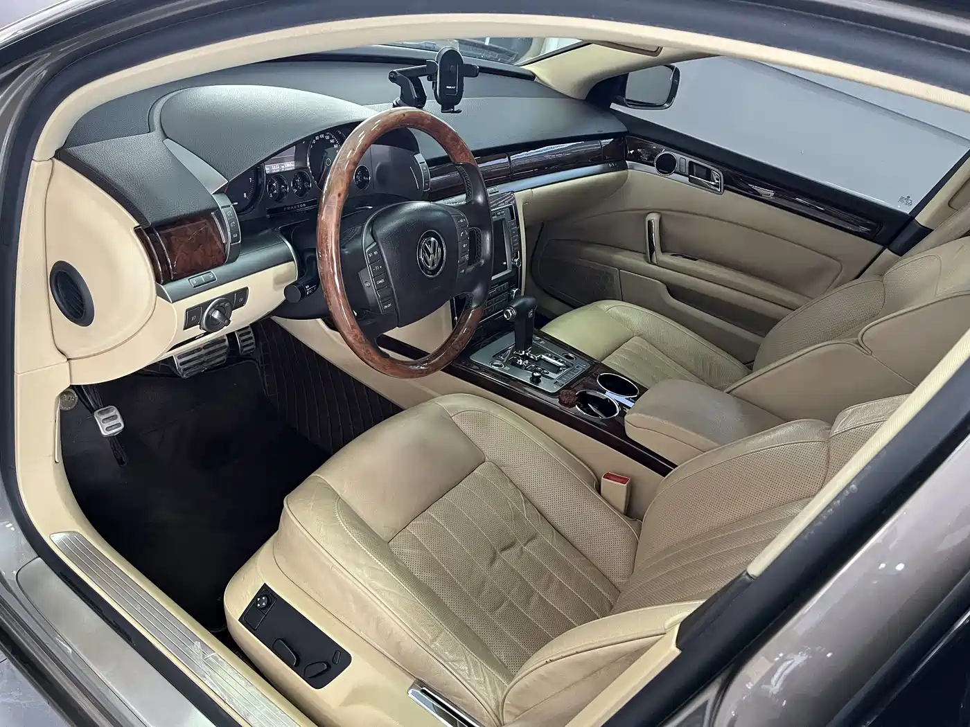 Volkswagen Phaeton 2012 3.0L Executive фото 14