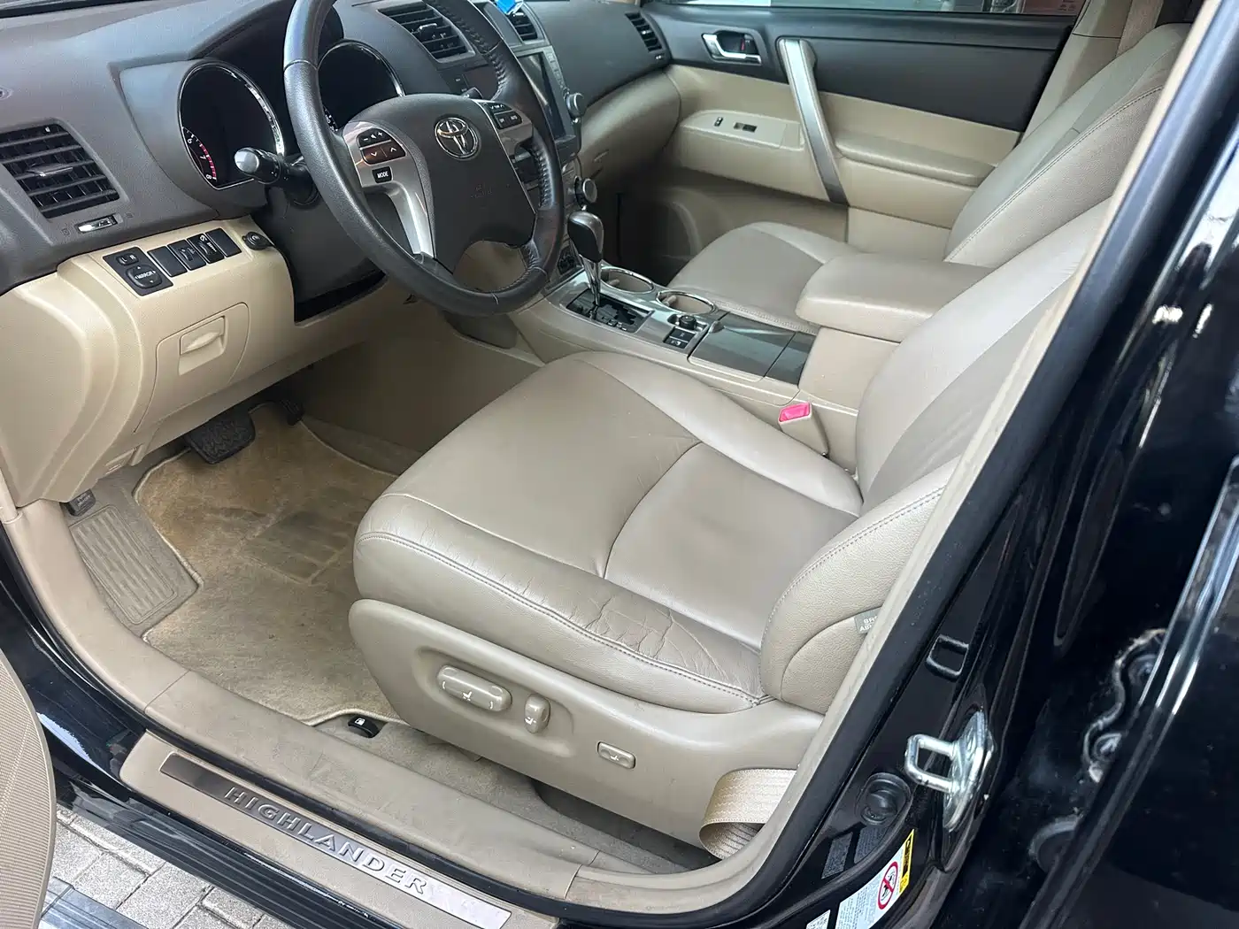 Toyota Highlander 2012 3.5L AWD 7-Seater Luxury Edition фото 9