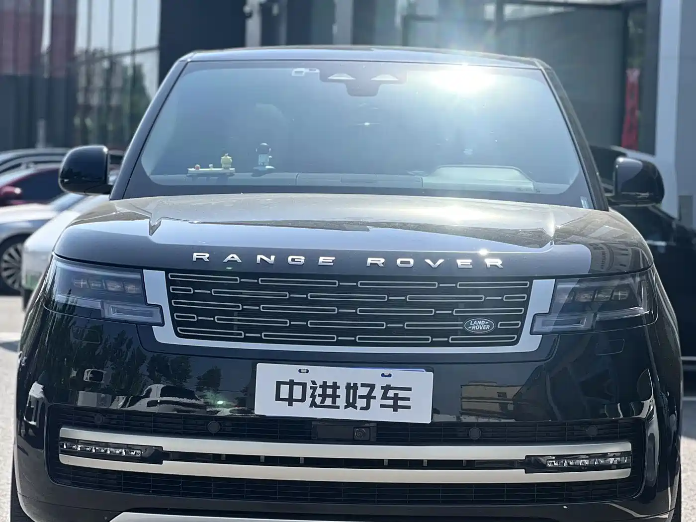Land Rover Range Rover 2023 3.0 L6 400PS Golden Age 7-Seater Long Wheelbase