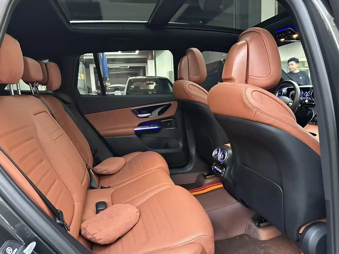 Mercedes-Benz GLC 2024 Facelift GLC 260 L 4MATIC Luxury 5-seater фото 10