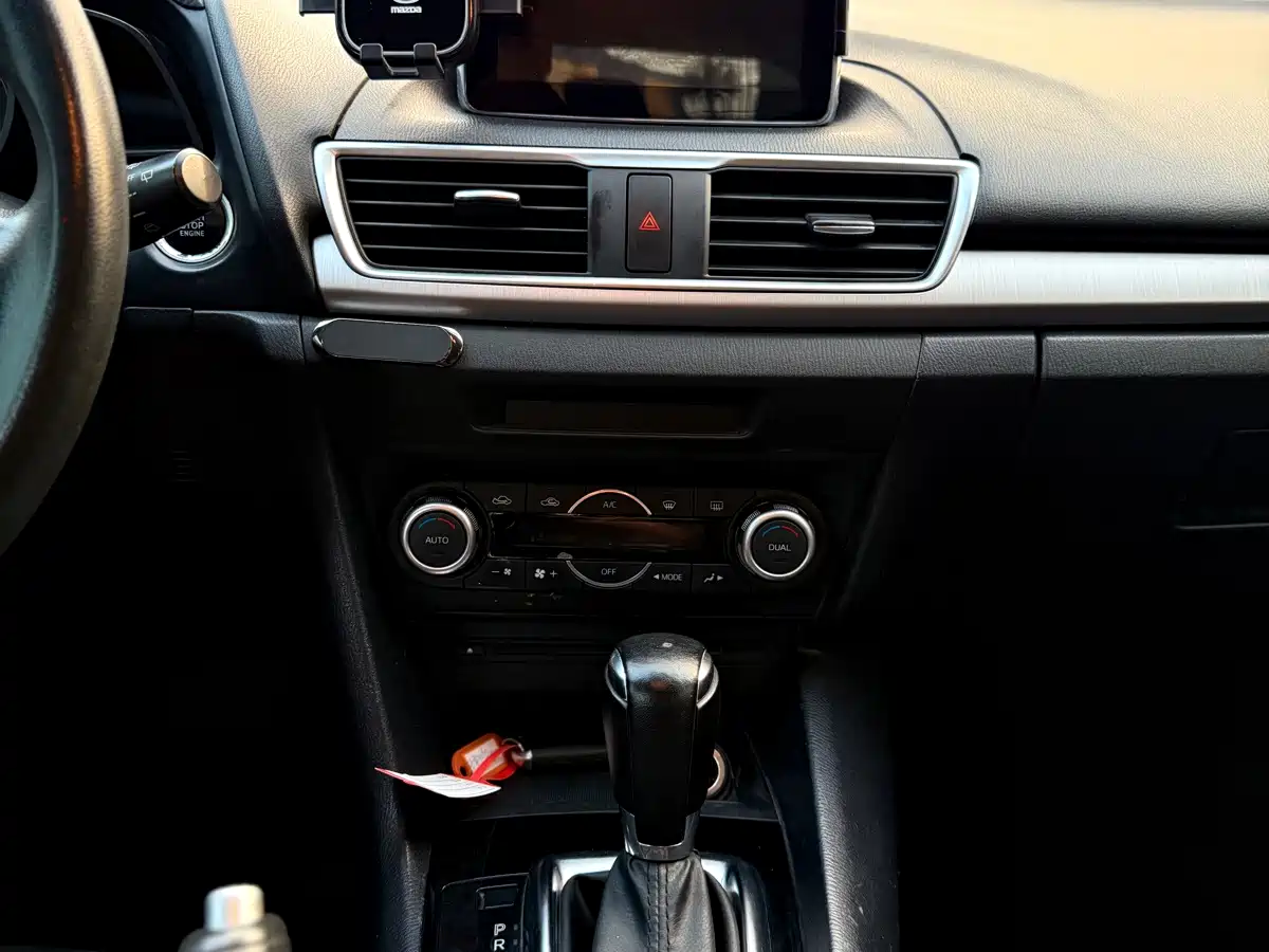 Фото 17 - Mazda Mazda 3