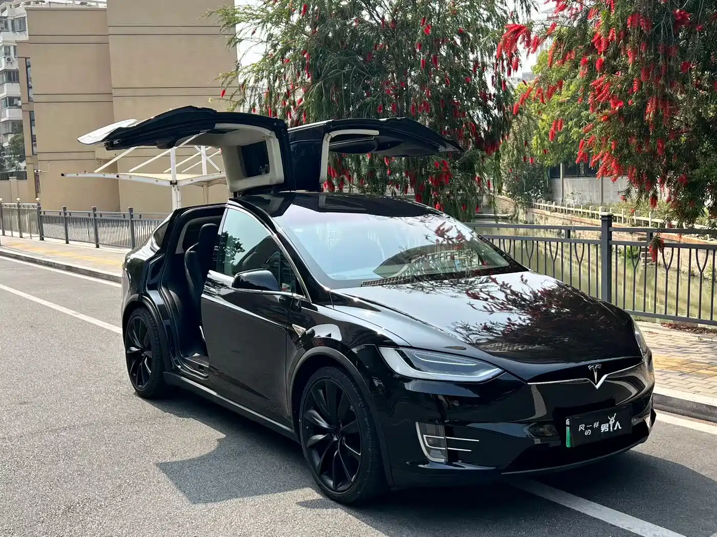 TESLA MODEL X