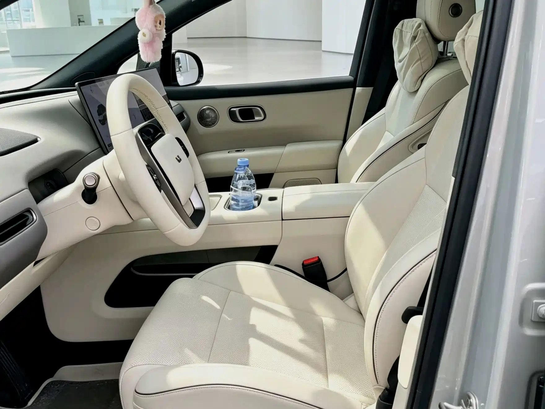 Photo 10 - Li Auto i6