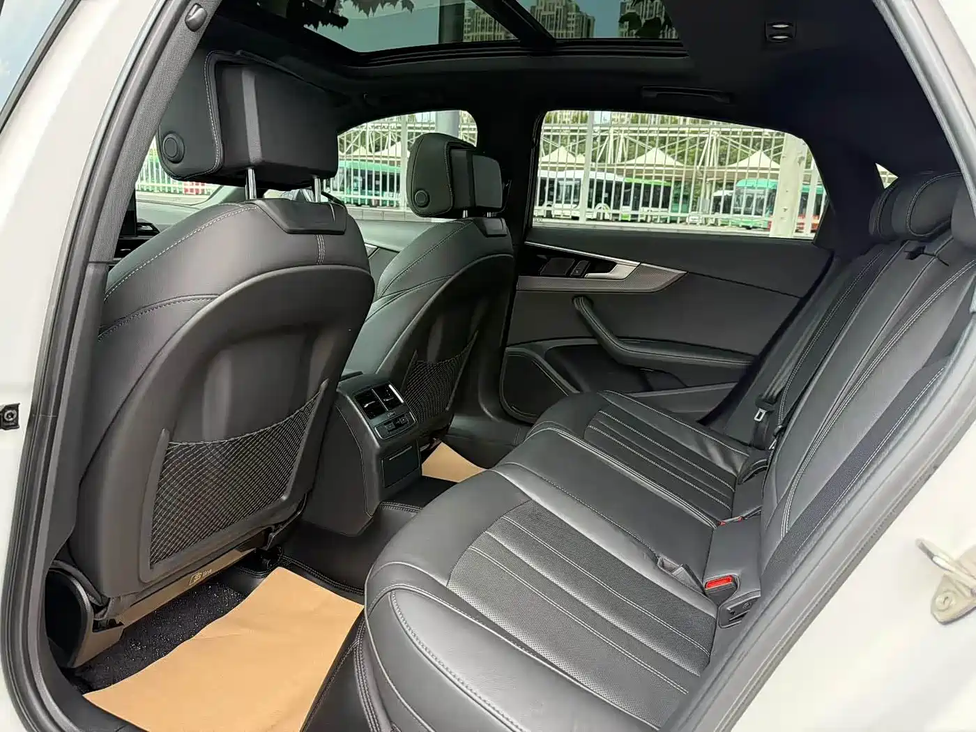 Фото 6 - Audi A4L