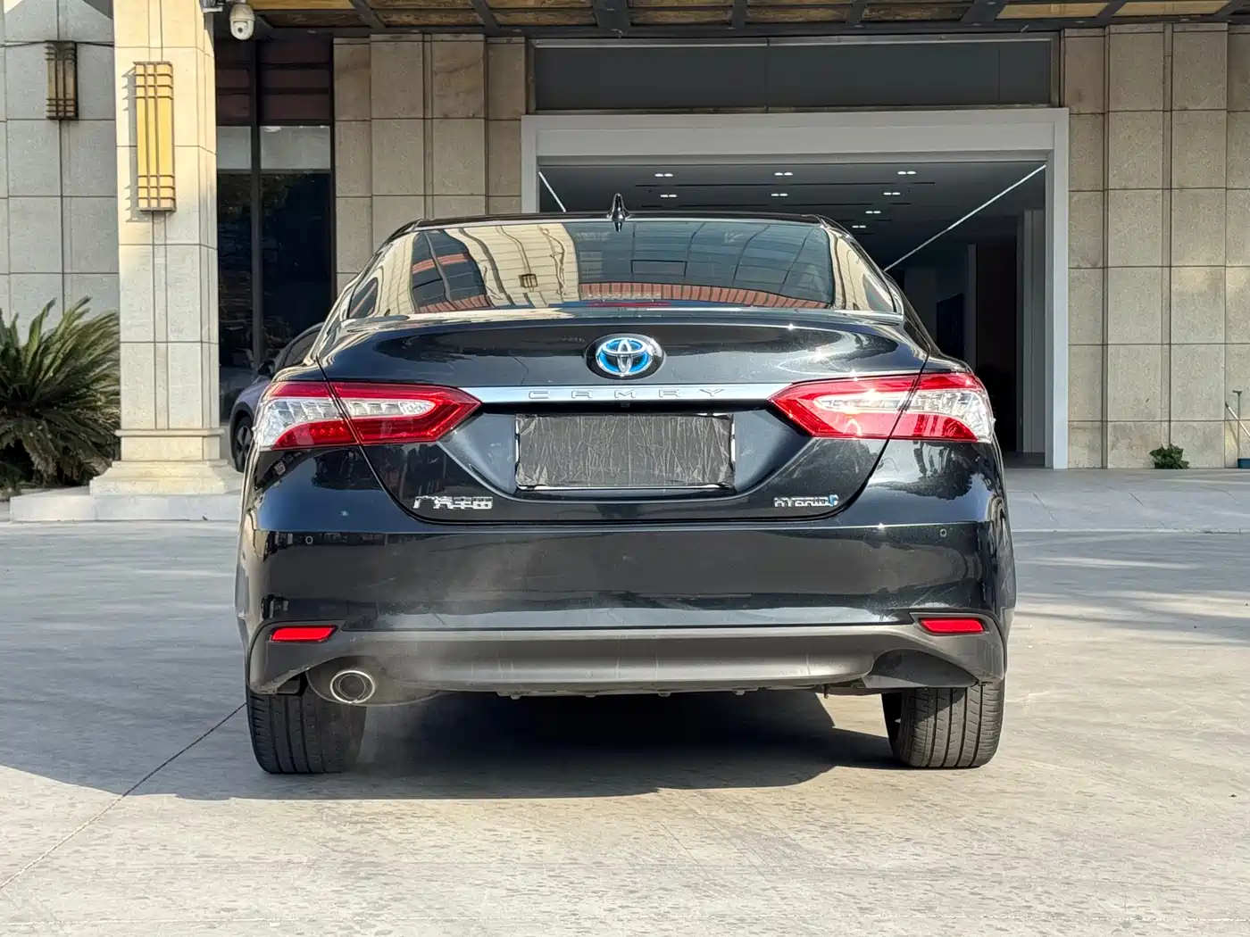 Toyota Camry 2023 Hybrid 2.5HG Luxury Edition фото 9