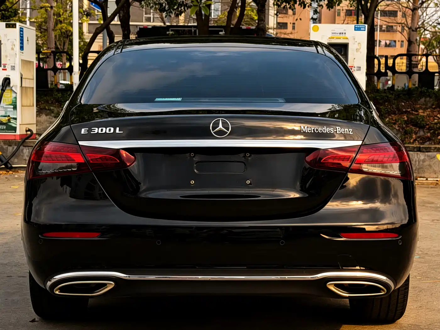 MERCEDES-BENZ E CLASS