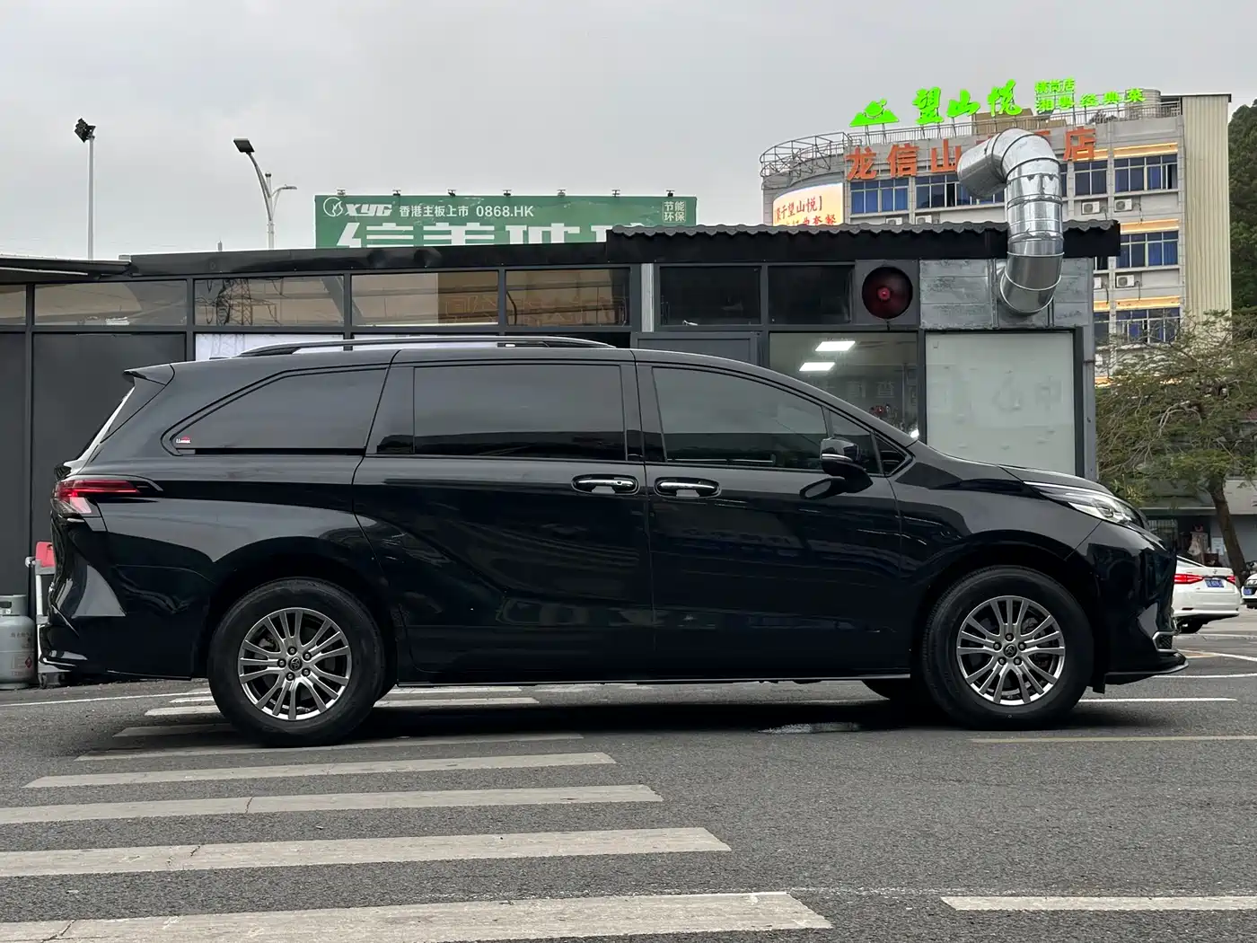 Toyota Sienna 2021 2.5L Hybrid Luxury Edition фото 7