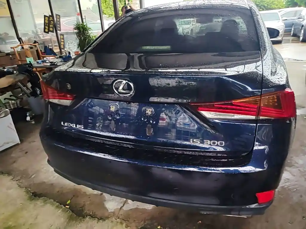 Lexus IS 2018 2017 300 Leading Edition