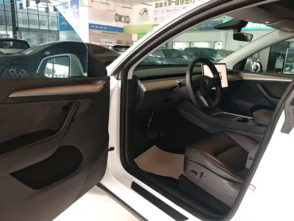 Фото 16 - Tesla Model Y