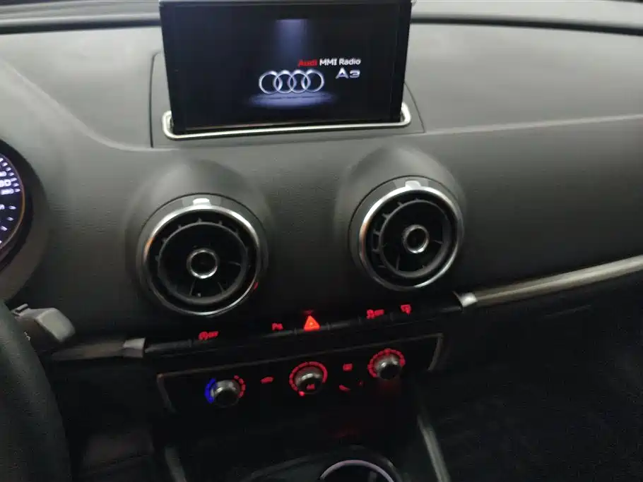 Audi A3 2016 Limousine 35 TFSI Leadership фото 13