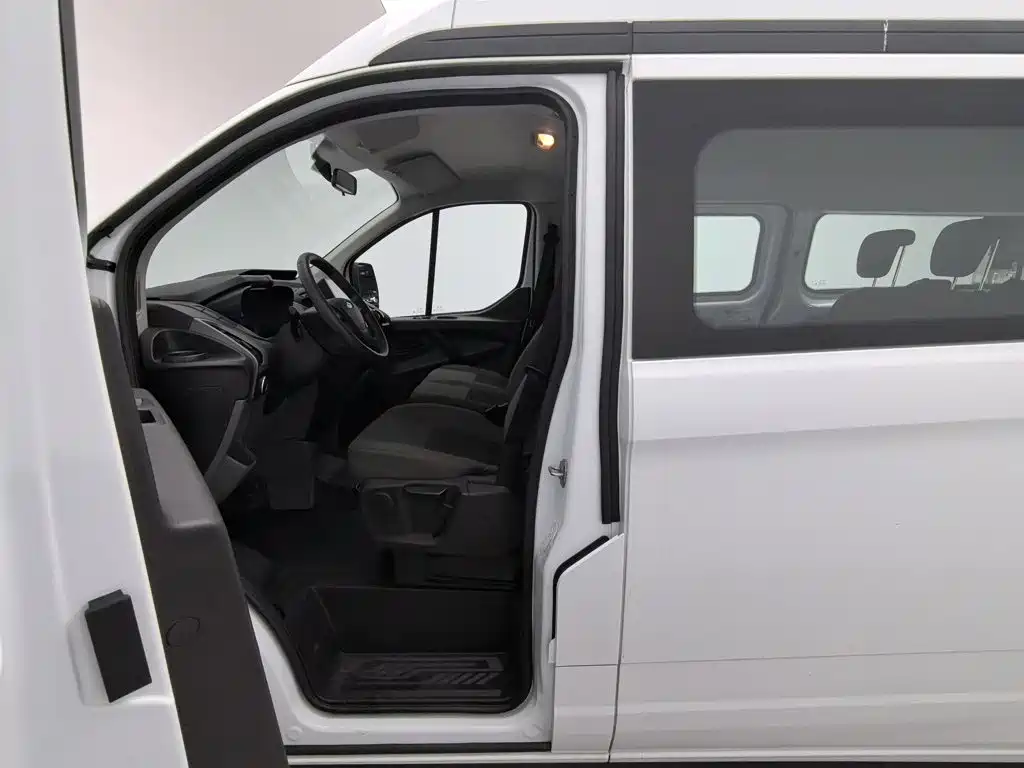 Ford Transit 2020 2017 2.0T Diesel Multi-purpose Commercial Vehicle Medium Wheelbase Medium Roof China V
