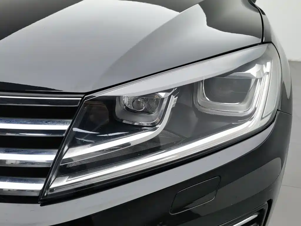 صورة 7 - Volkswagen Touareg