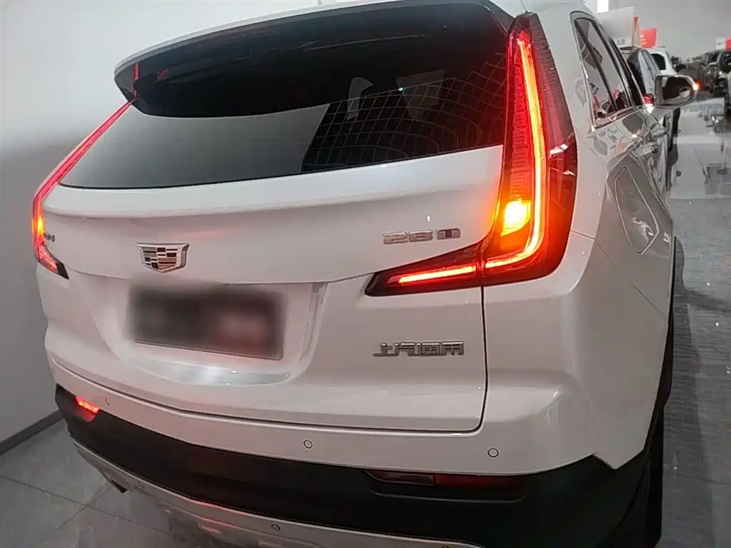 CADILLAC XT4