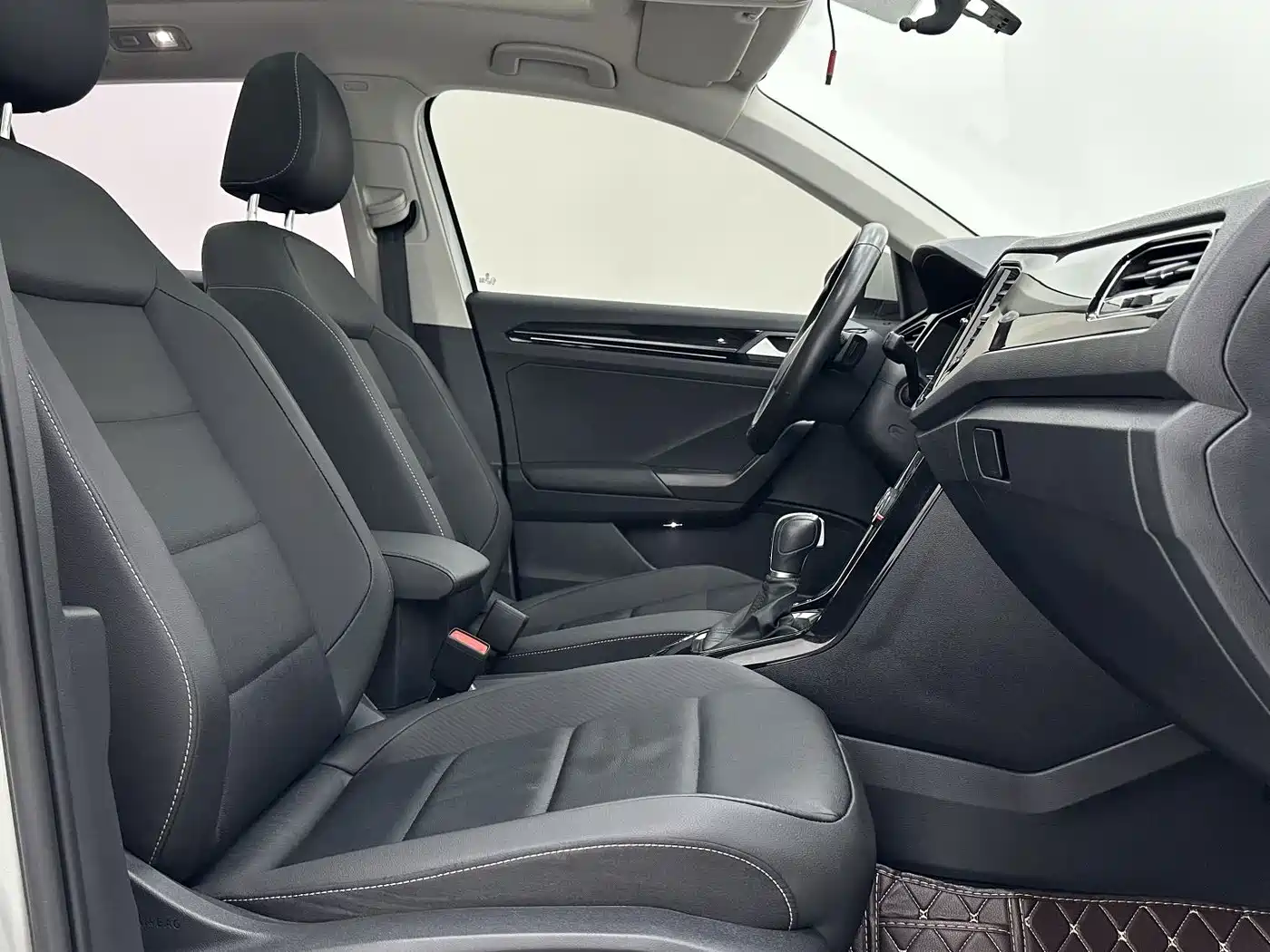 Volkswagen T-Roc, миниатюра 9