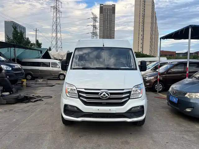  SAIC Maxus Xintu V80 2021 2.0T PLUS Manual Van Long Wheelbase Medium Roof 3 Seater