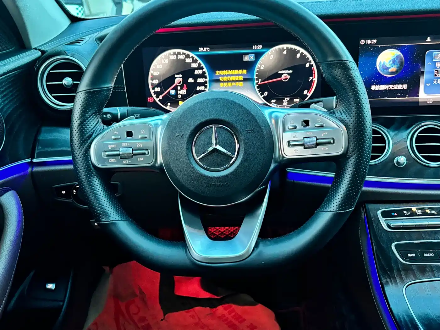 Фото 14 - Mercedes-Benz E-Class